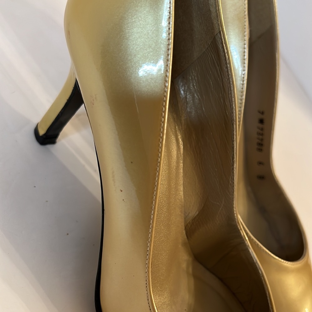 STUART WEITZMAN PATENT LEATHER LIGHT GOLD HEELS SZ 6 B - Picture 11 of 13